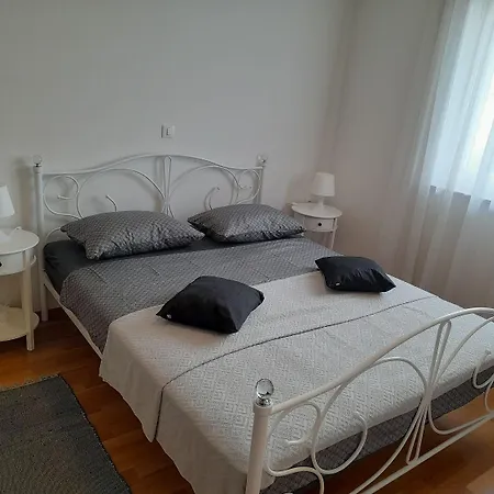 Apartamento Bezauberndes In Nur 500 Meter Zum Mit Privatem Balkon Rovinj