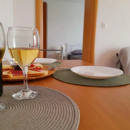 Bezauberndes In Nur 500 Meter Zum Mit Privatem Balkon Apartamento Rovinj