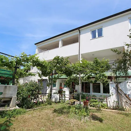 Bezauberndes In Nur 500 Meter Zum Mit Privatem Balkon Rovinj