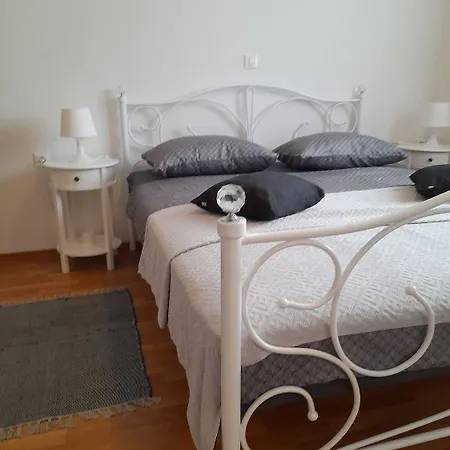 Bezauberndes In Nur 500 Meter Zum Mit Privatem Balkon Appartamento Rovigno