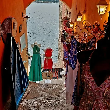 Bezauberndes In Nur 500 Meter Zum Mit Privatem Balkon Rovinj