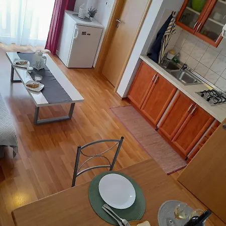 Bezauberndes In Nur 500 Meter Zum Mit Privatem Balkon * Rovigno